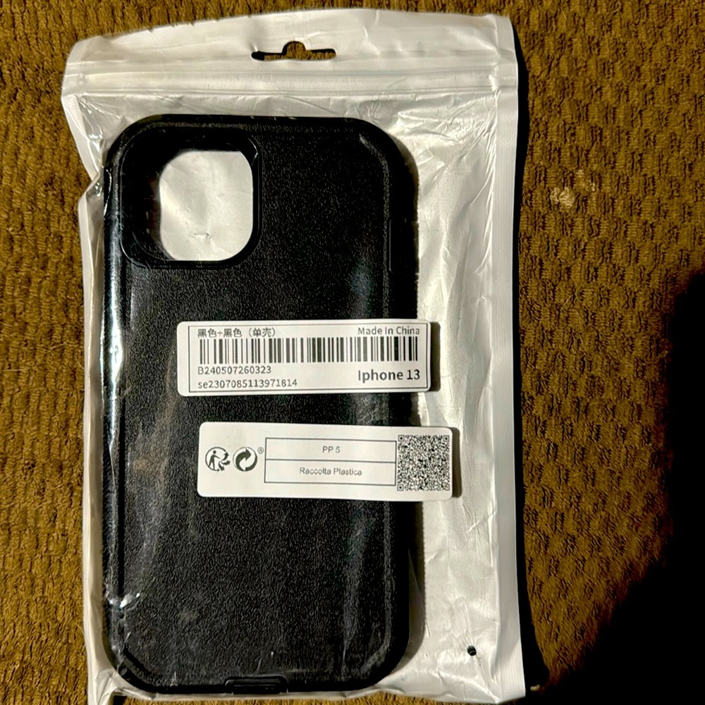 Black IPhone 13 case. Ordered too many.